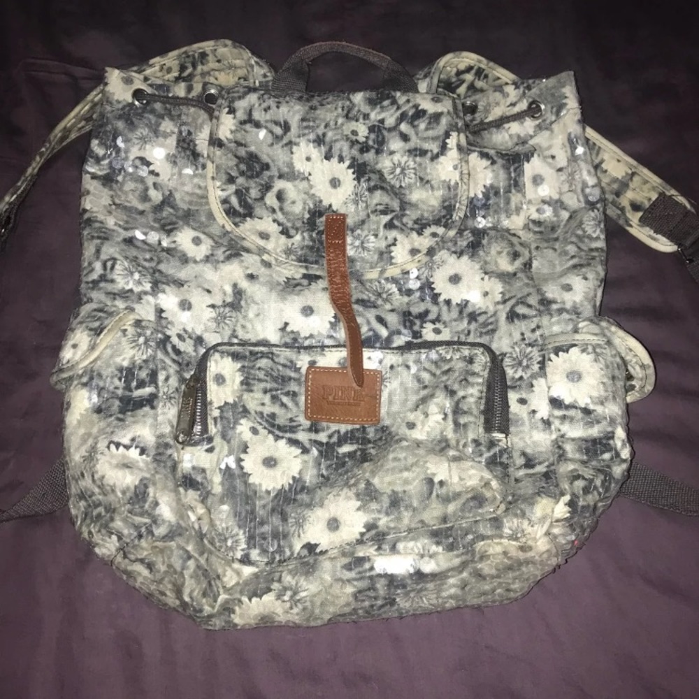 VS pink backpack